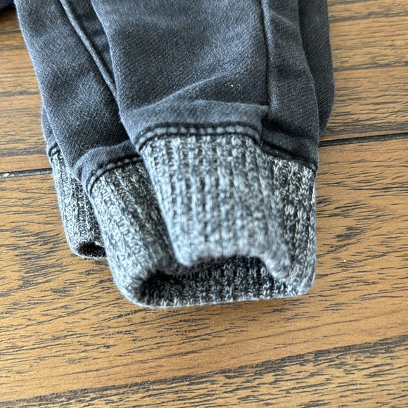 Great bundle of boys 2T Old Navy, Levi, & champion brand bottoms with 2 shirts - Picture 5 of 13